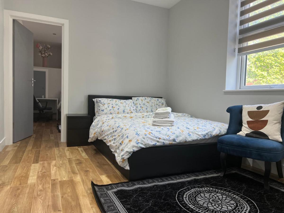 Hanwell Mj Serviced Apartment Up To 6 Guest - Luxurious Living In West London Next To Tube Station & Central London מראה חיצוני תמונה