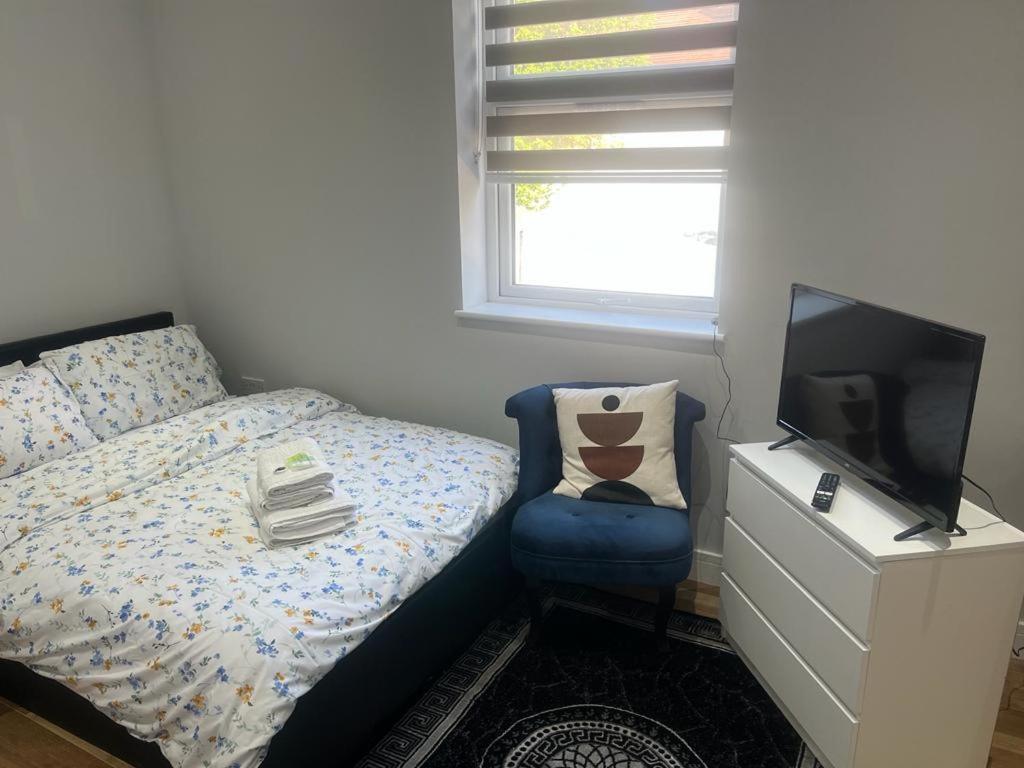 Hanwell Mj Serviced Apartment Up To 6 Guest - Luxurious Living In West London Next To Tube Station & Central London מראה חיצוני תמונה