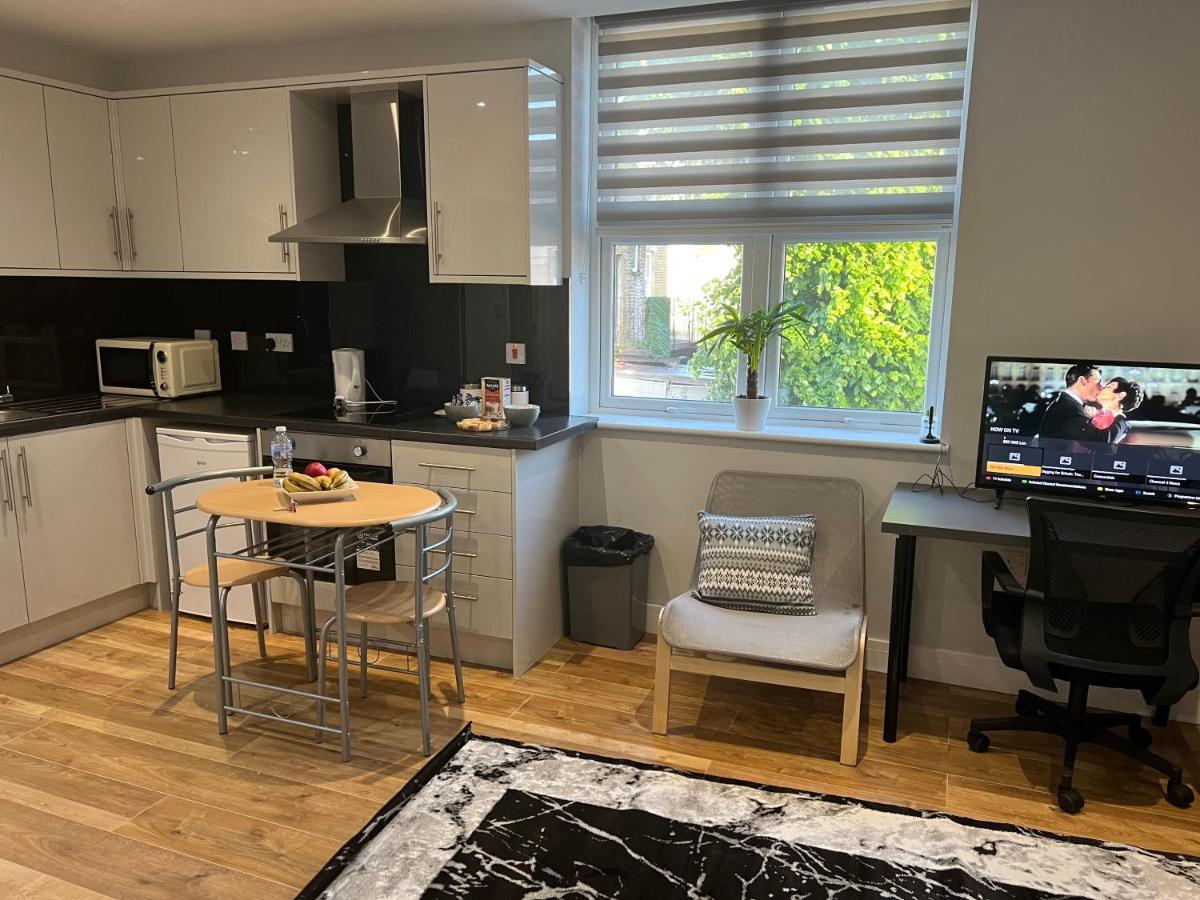 Hanwell Mj Serviced Apartment Up To 6 Guest - Luxurious Living In West London Next To Tube Station & Central London מראה חיצוני תמונה